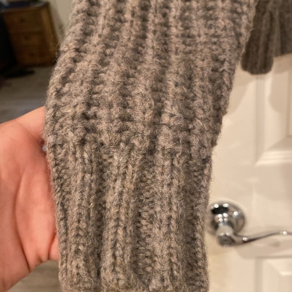 Cozy mock turtleneck sweater by aerie size XS, Soft brown color - Picture 2 of 9